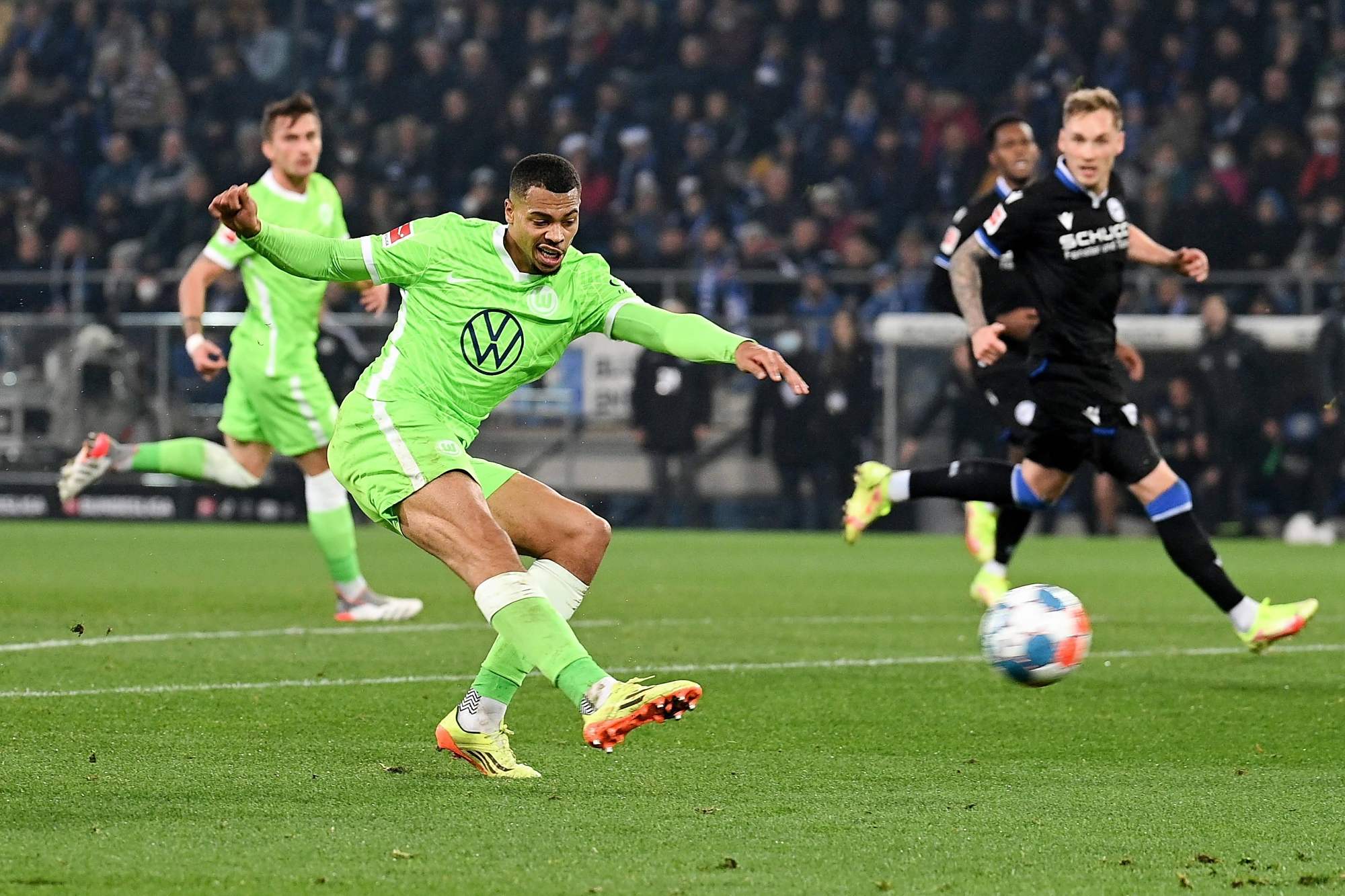 烈的竞争和 烈的竞争和